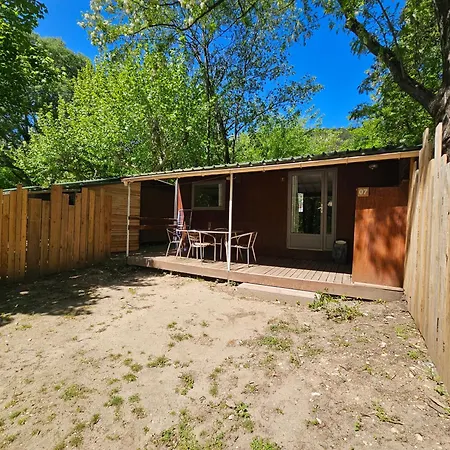 אתר קמפינג Camp Des Gorges - Nature Vallon-Pont-dʼArc